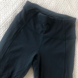 Lululemon cropped workout pants. Worn. Size 4.